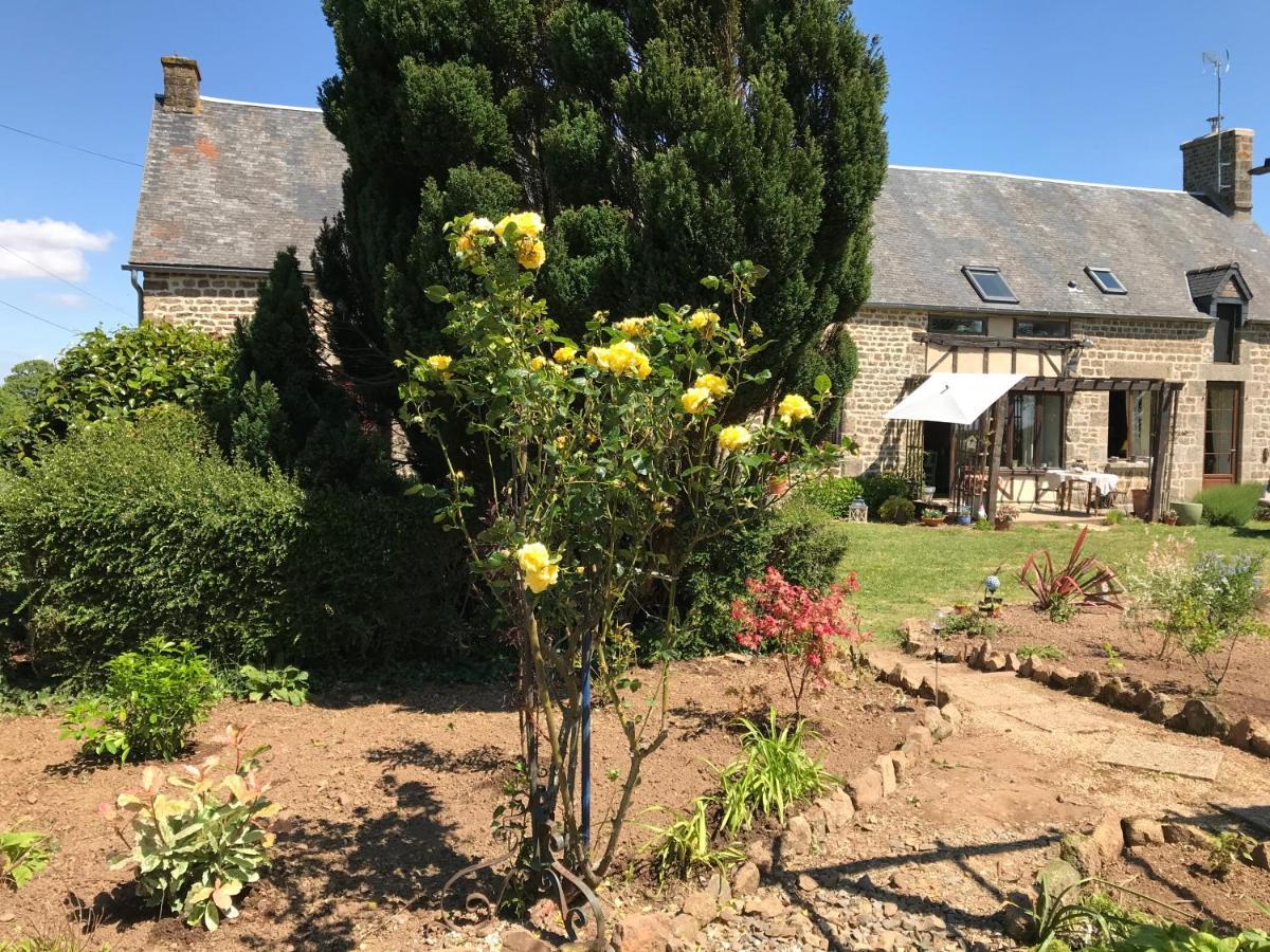 Savigny-le-Vieux Le Jardin Des Fees B&B 외부 사진