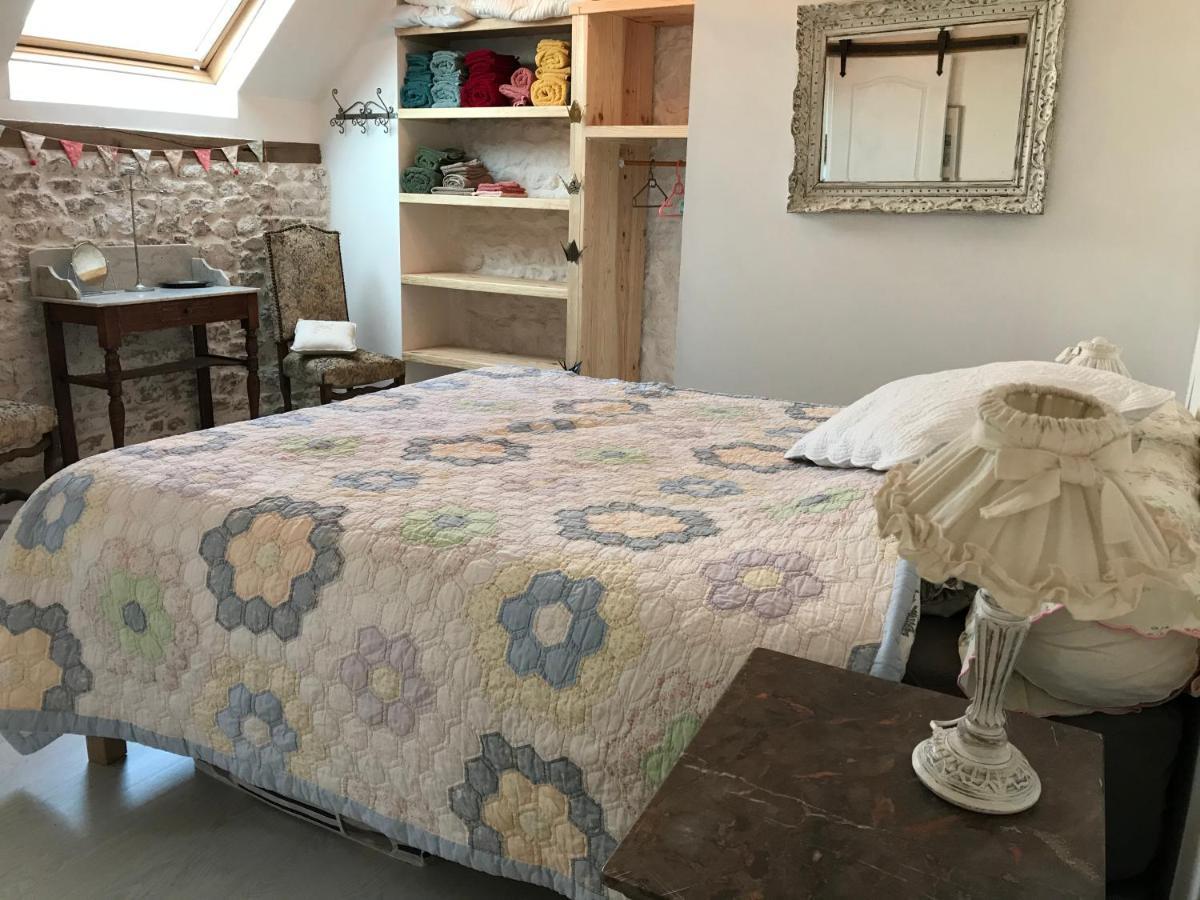 Savigny-le-Vieux Le Jardin Des Fees B&B 외부 사진