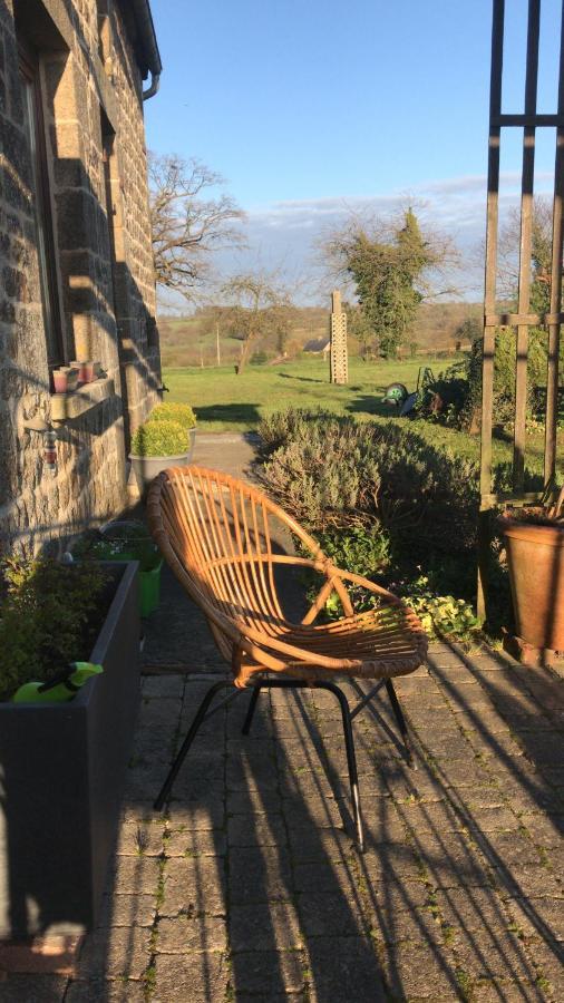 Savigny-le-Vieux Le Jardin Des Fees B&B 외부 사진