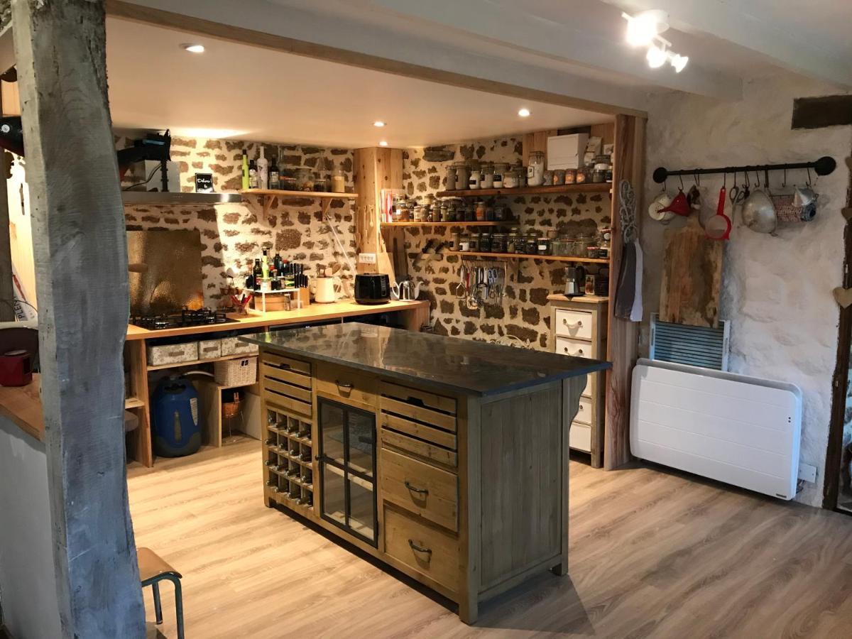 Savigny-le-Vieux Le Jardin Des Fees B&B 외부 사진