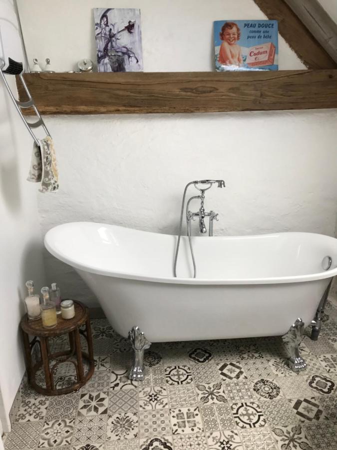 Savigny-le-Vieux Le Jardin Des Fees B&B 외부 사진
