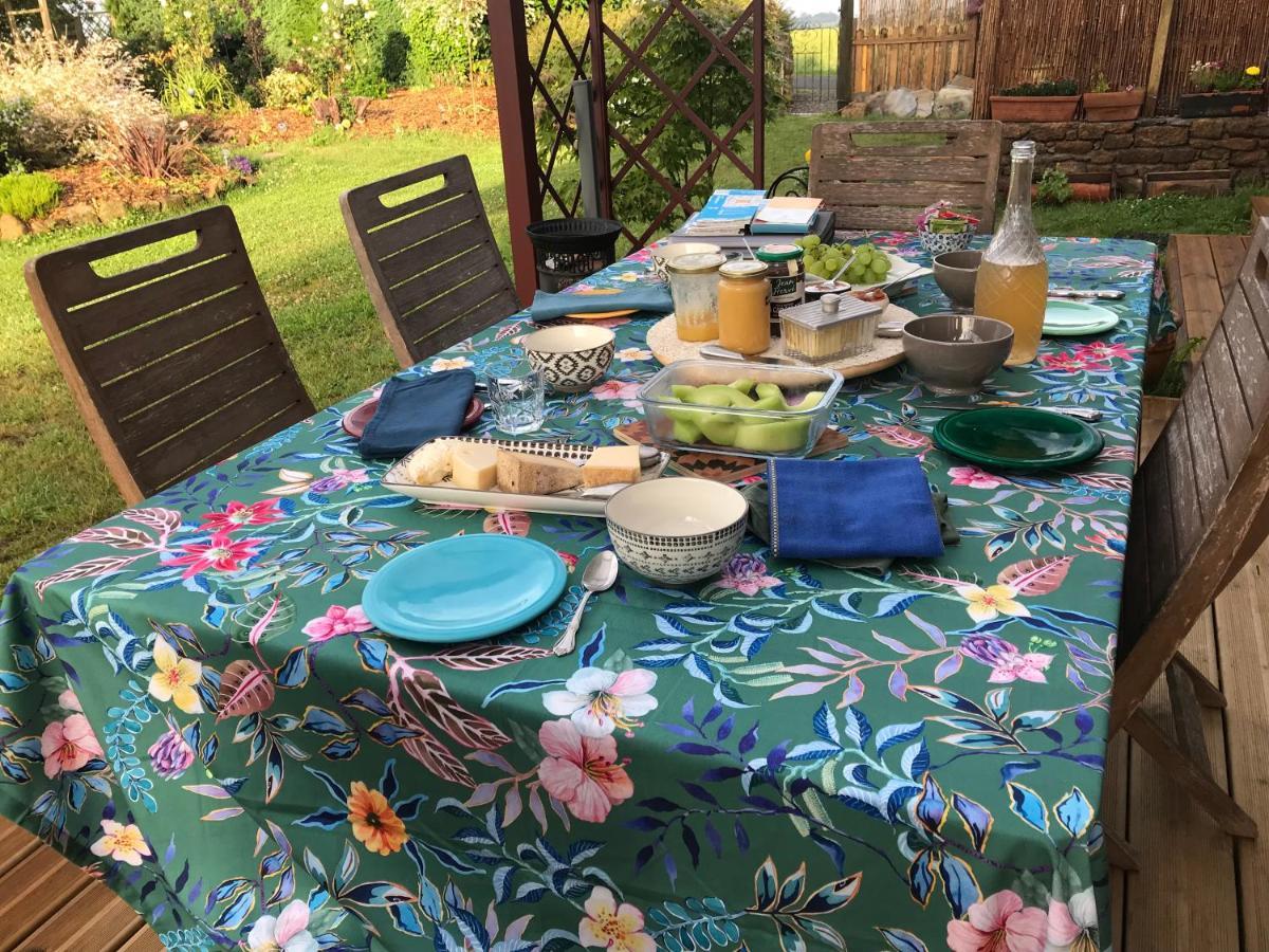 Savigny-le-Vieux Le Jardin Des Fees B&B 외부 사진
