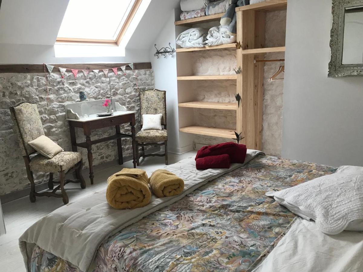Savigny-le-Vieux Le Jardin Des Fees B&B 외부 사진