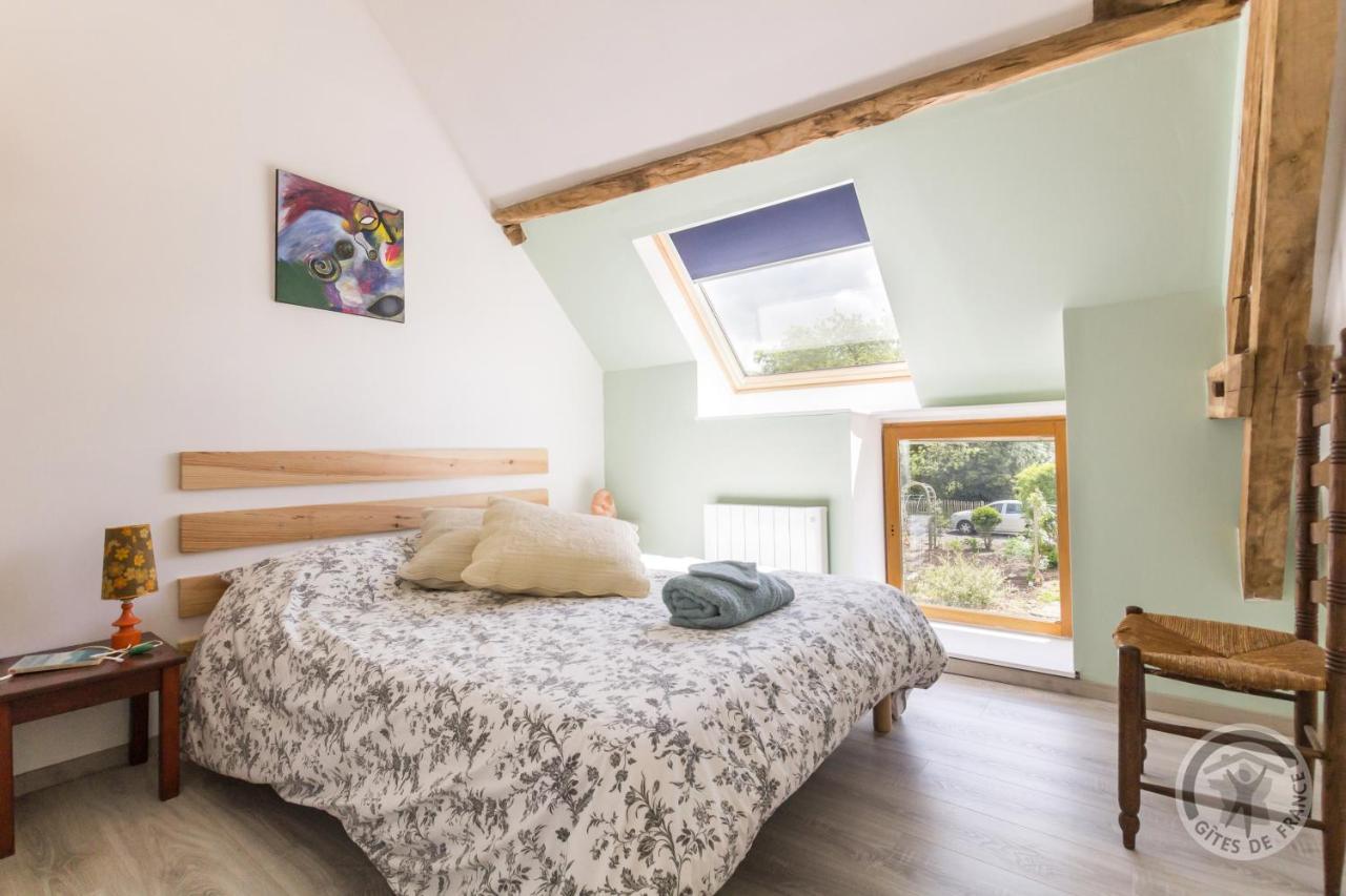 Savigny-le-Vieux Le Jardin Des Fees B&B 외부 사진
