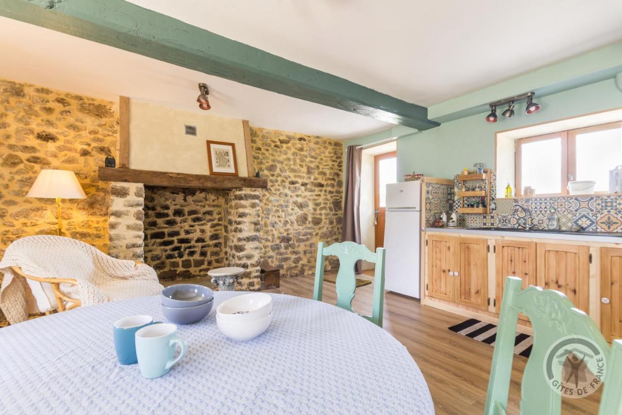 Savigny-le-Vieux Le Jardin Des Fees B&B 외부 사진