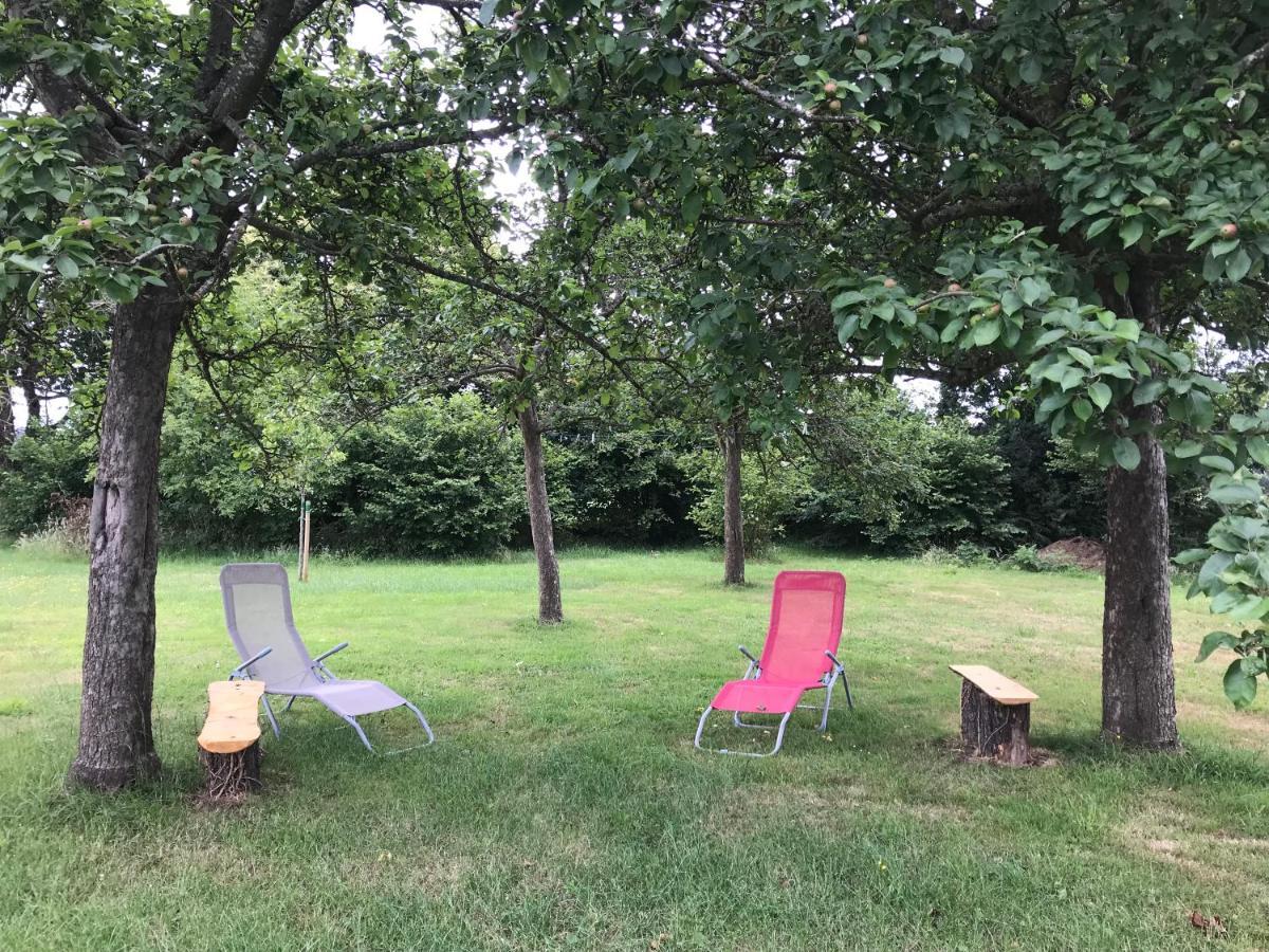 Savigny-le-Vieux Le Jardin Des Fees B&B 외부 사진