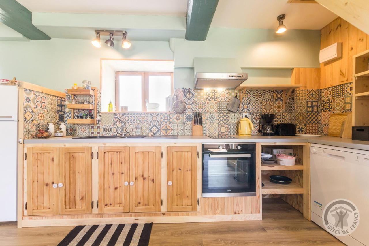 Savigny-le-Vieux Le Jardin Des Fees B&B 외부 사진