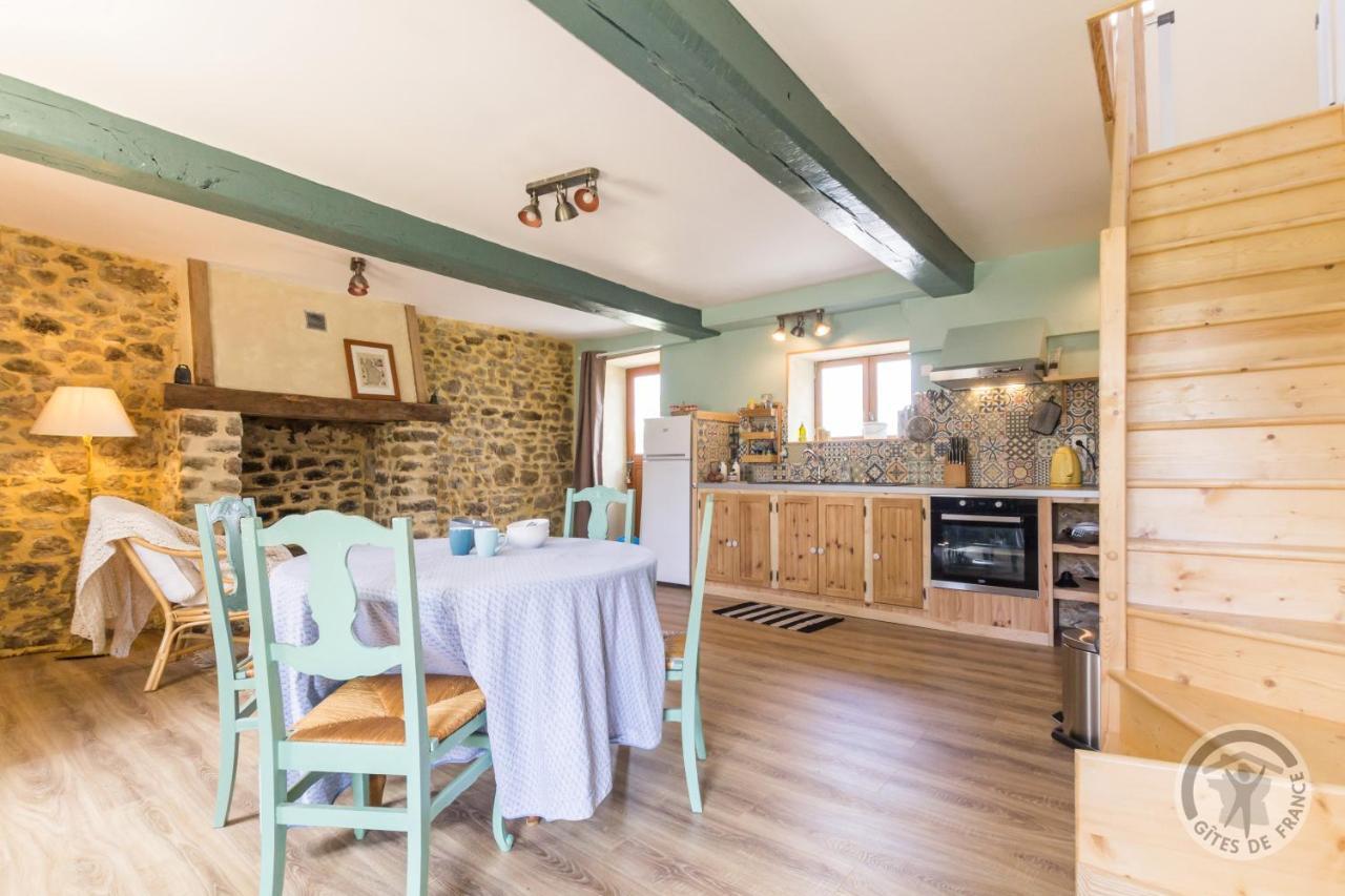 Savigny-le-Vieux Le Jardin Des Fees B&B 외부 사진