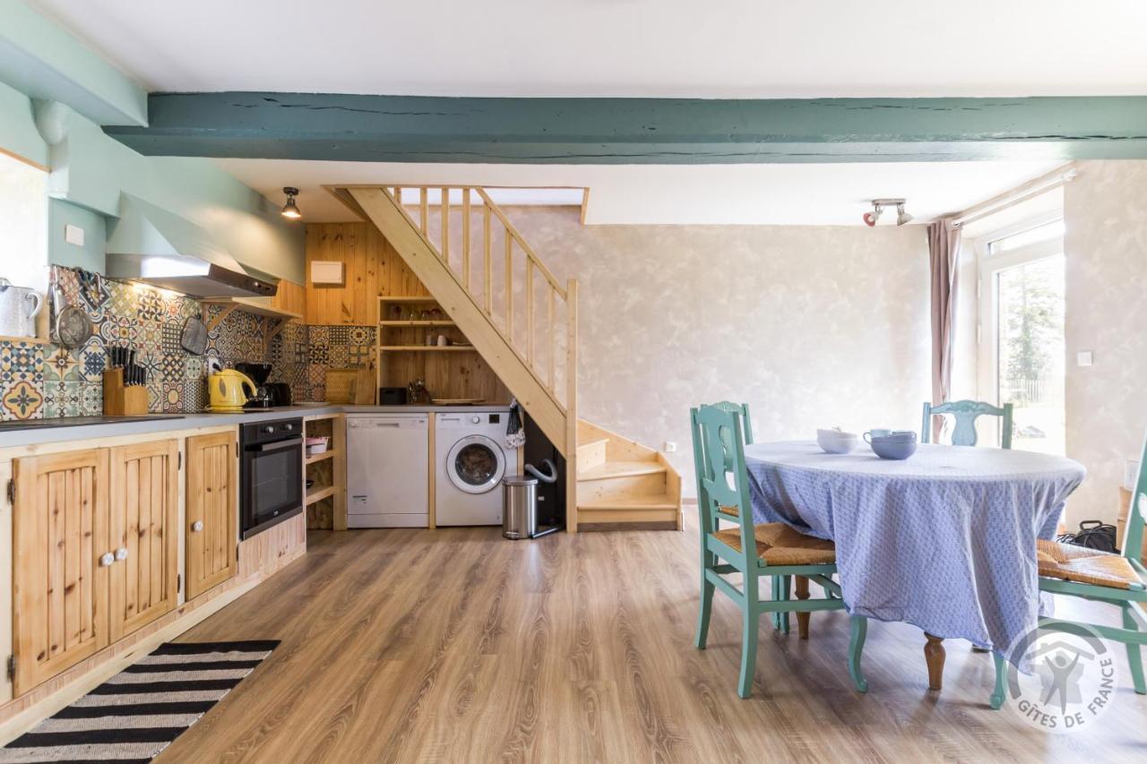 Savigny-le-Vieux Le Jardin Des Fees B&B 외부 사진