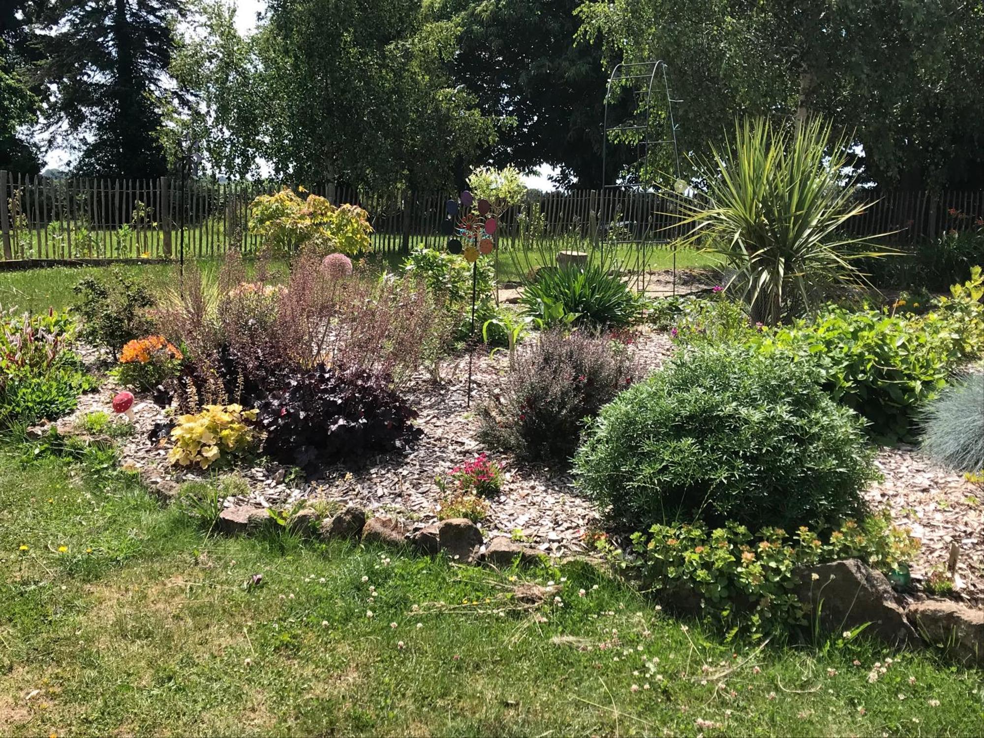 Savigny-le-Vieux Le Jardin Des Fees B&B 외부 사진
